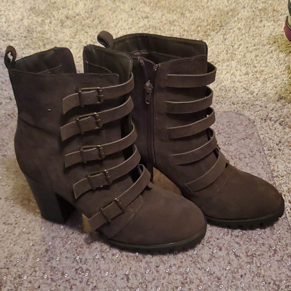ShoeDazzle Army Green Booties